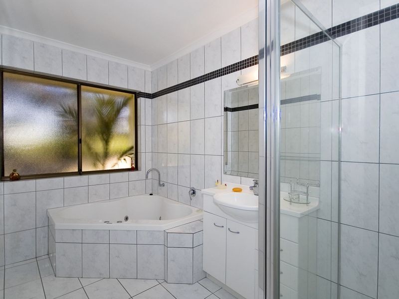 26 Summit Crescent, Carrara QLD 4211