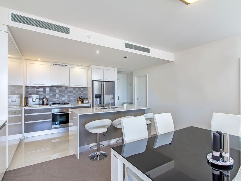 3073 The Boulevard, Carrara QLD 4211