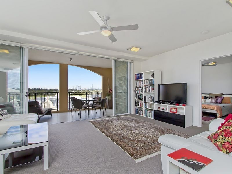 3073 The Boulevard, Carrara QLD 4211