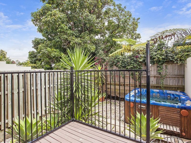 1/49B Palm Avenue, Surfers Paradise QLD 4217