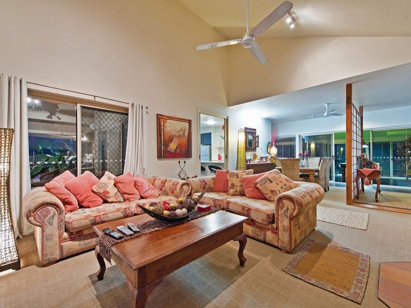 15 Josephine Terrace, Highland Park QLD 4211