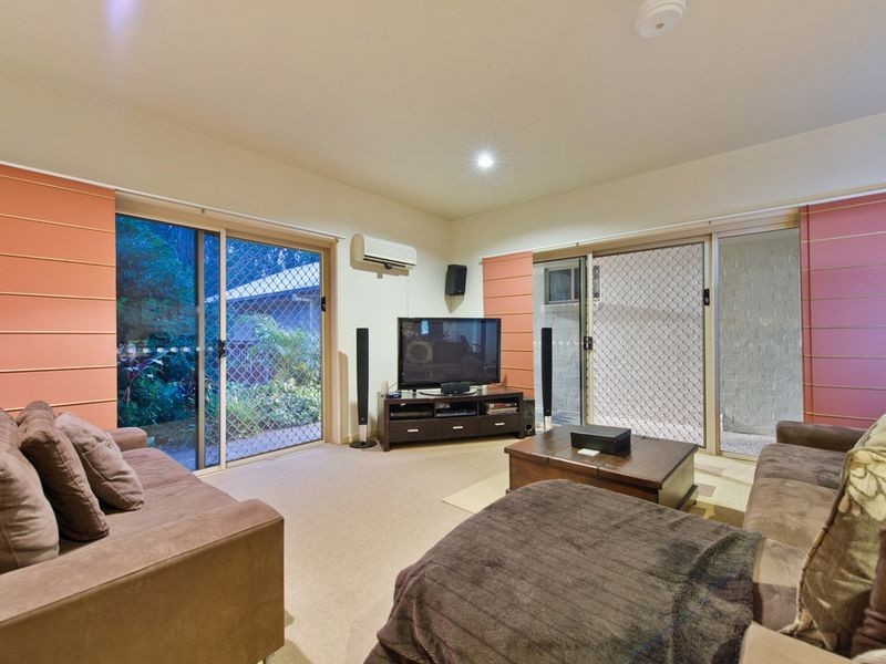 15 Josephine Terrace, Highland Park QLD 4211