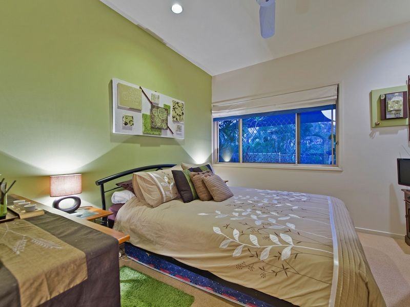 15 Josephine Terrace, Highland Park QLD 4211