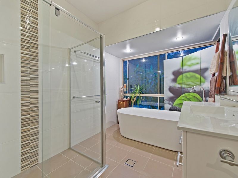 15 Josephine Terrace, Highland Park QLD 4211