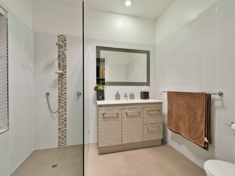 15 Josephine Terrace, Highland Park QLD 4211