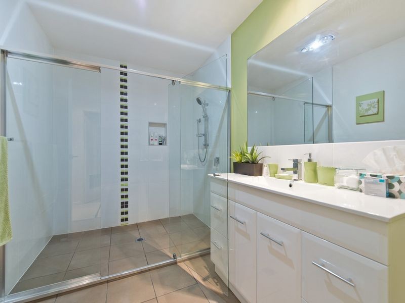 15 Josephine Terrace, Highland Park QLD 4211
