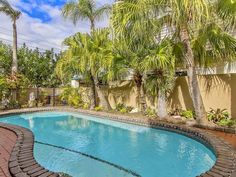 14 The Crescent, Ashmore QLD 4214