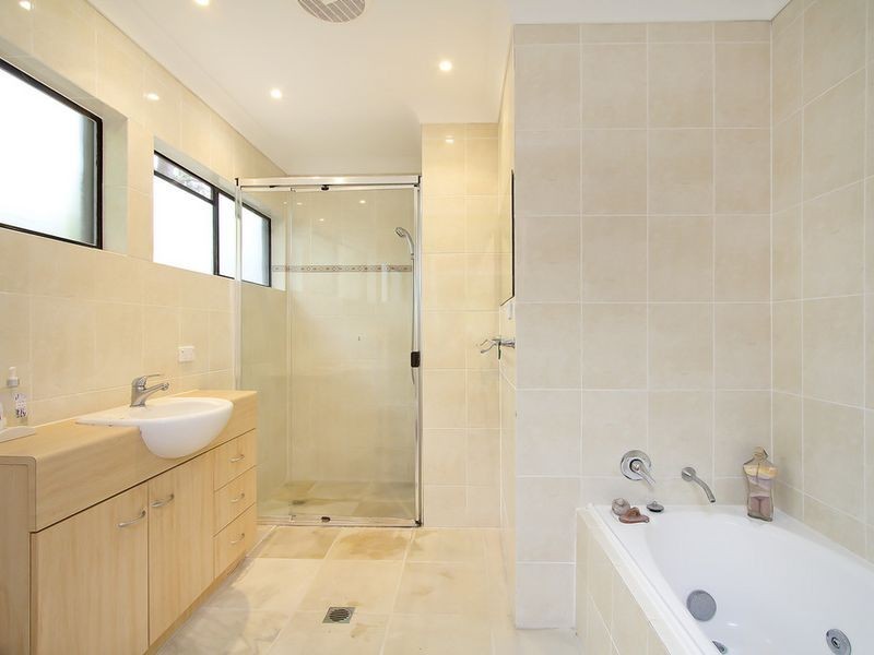 14 The Crescent, Ashmore QLD 4214