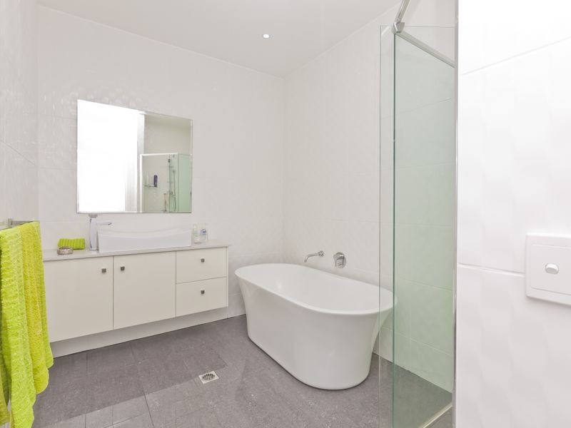 16B Darel Drive, Ashmore QLD 4214