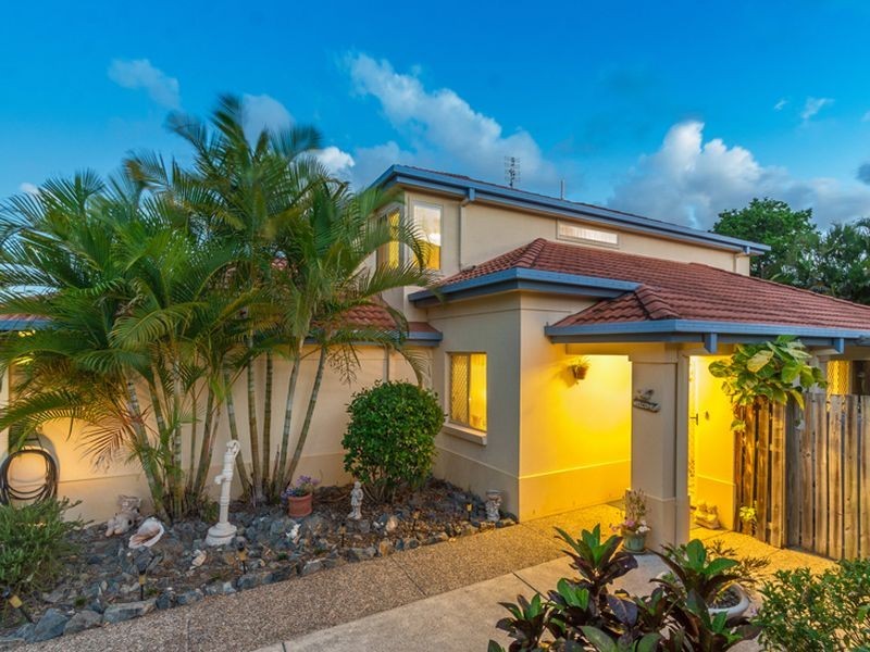 2/3 Kowhai Place, Nerang QLD 4211