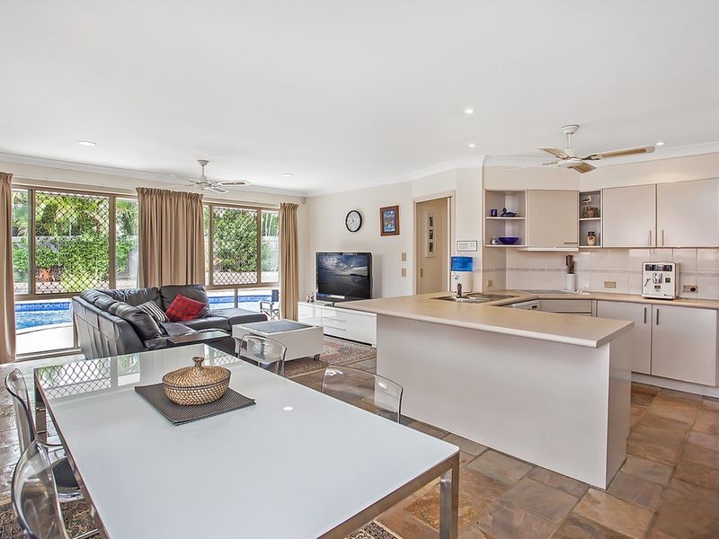 3 Elsemore Court, Carrara QLD 4211