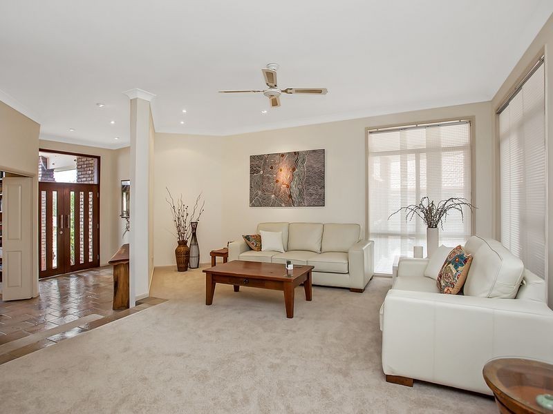 3 Elsemore Court, Carrara QLD 4211