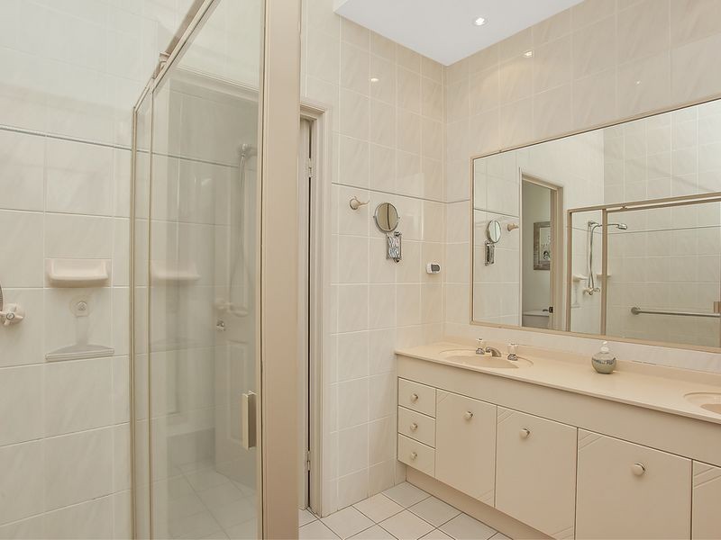 3 Elsemore Court, Carrara QLD 4211