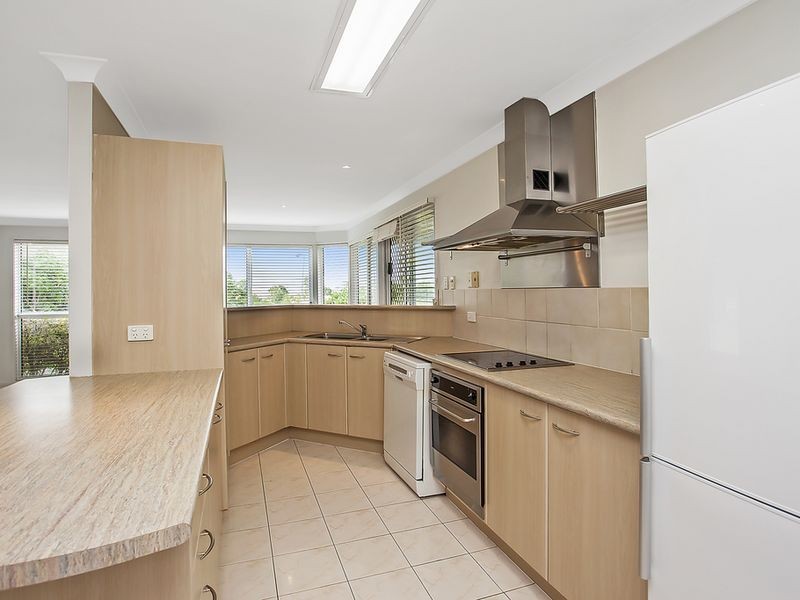 15 Renfrew Drive, Highland Park QLD 4211