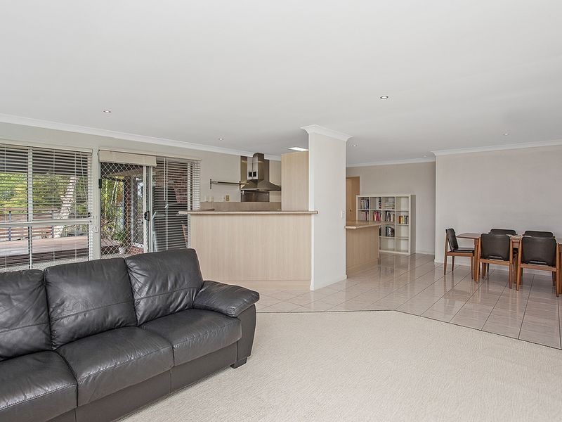 15 Renfrew Drive, Highland Park QLD 4211