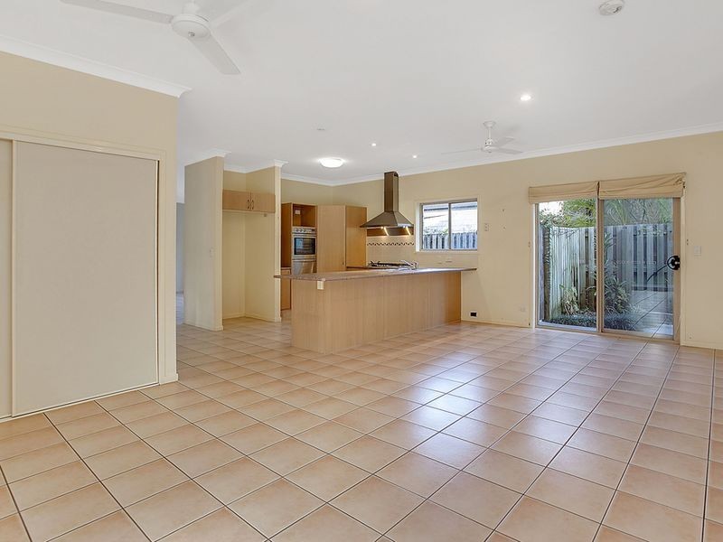 11 Greenbank Circuit, Carrara QLD 4211