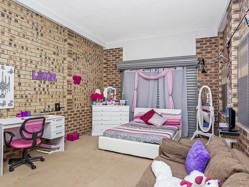 9 Tudor Place, Biggera Waters QLD 4216