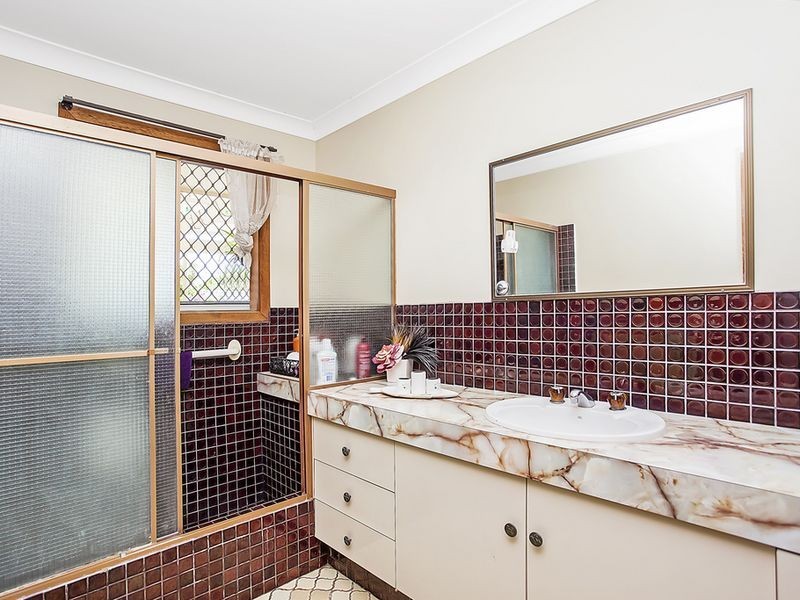 9 Tudor Place, Biggera Waters QLD 4216