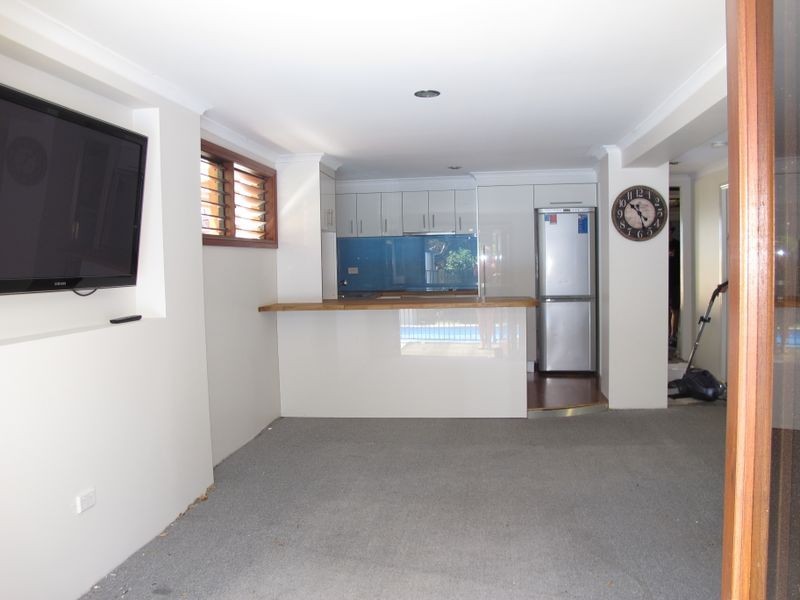 113 Kindra Avenue, Southport QLD 4215