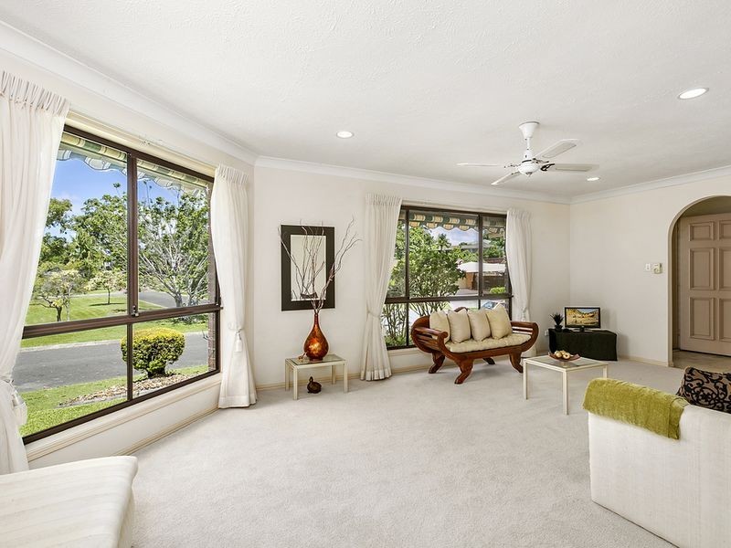 8 Perth Square, Highland Park QLD 4211