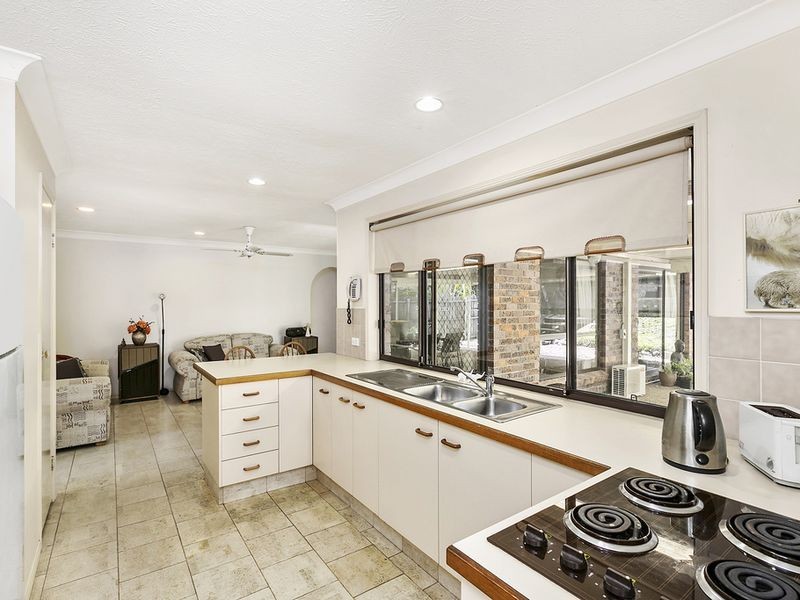 8 Perth Square, Highland Park QLD 4211