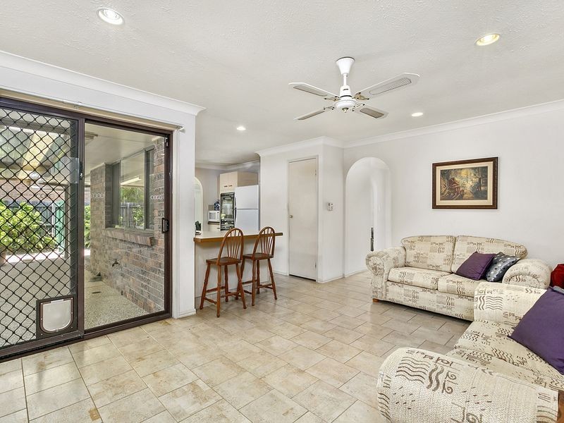 8 Perth Square, Highland Park QLD 4211