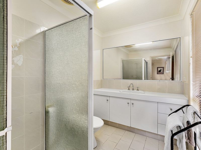 8 Perth Square, Highland Park QLD 4211