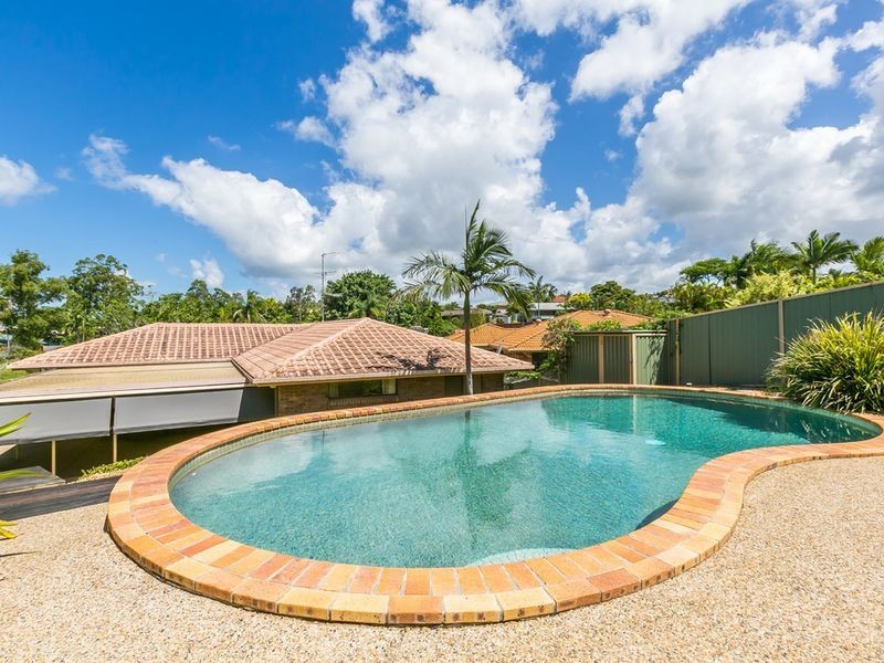 8 Perth Square, Highland Park QLD 4211