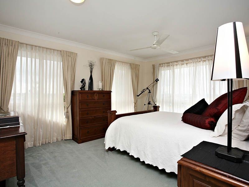 19 Trafalgar Street, Highland Park QLD 4211