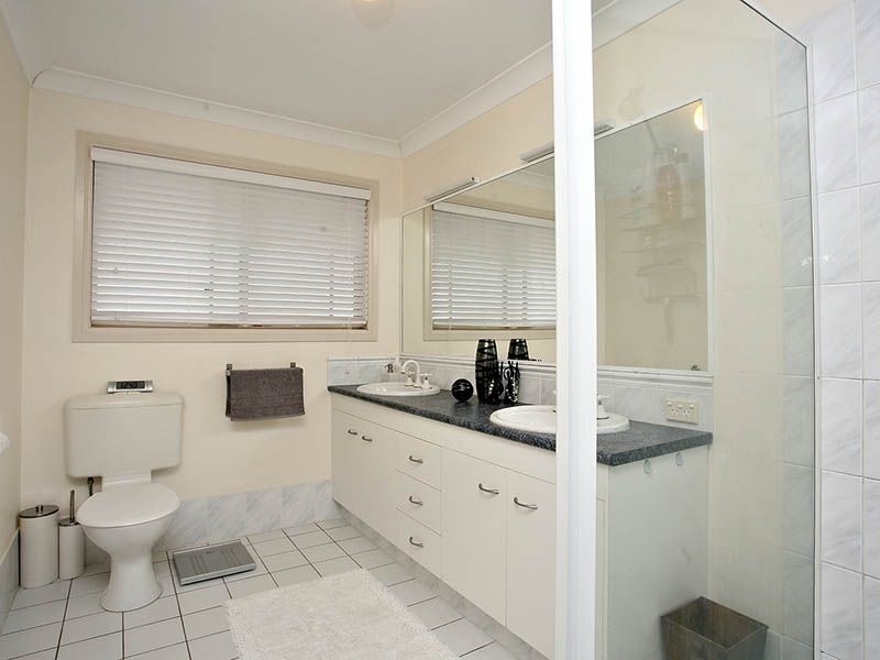 19 Trafalgar Street, Highland Park QLD 4211