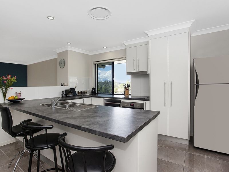 31 Flame Trees Crescent, Maudsland QLD 4210