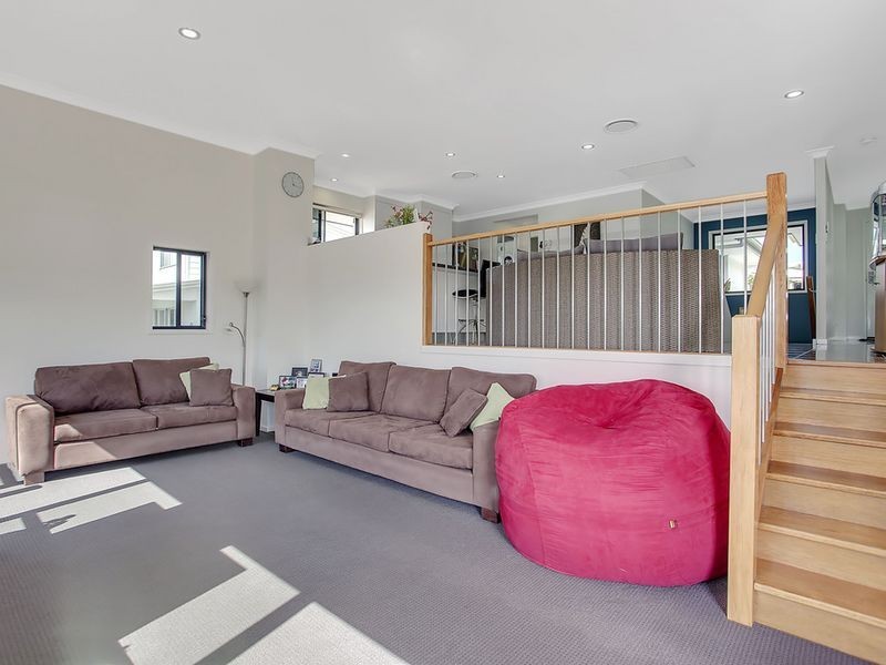 31 Flame Trees Crescent, Maudsland QLD 4210