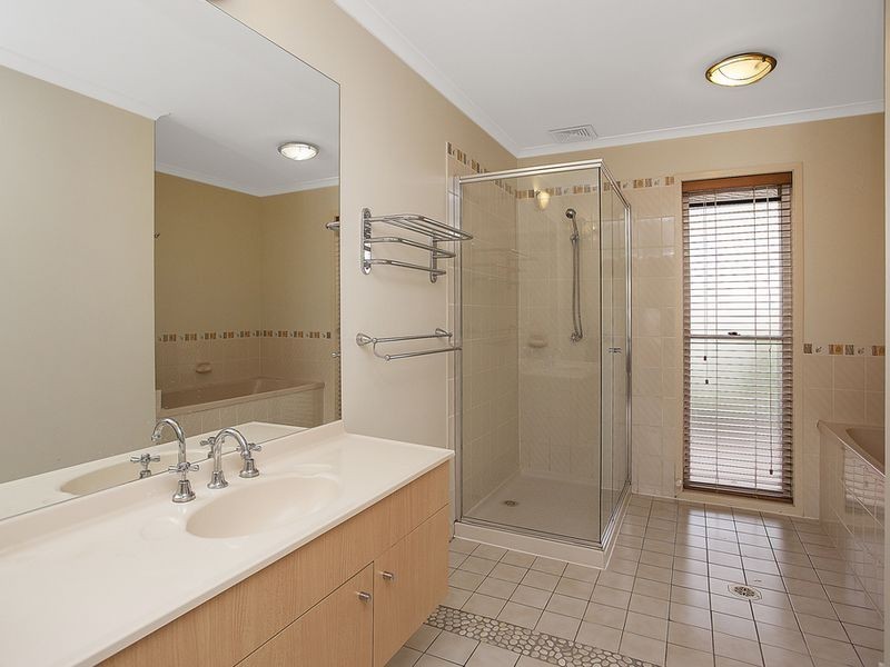 38 Meadowview Drive, Carrara QLD 4211