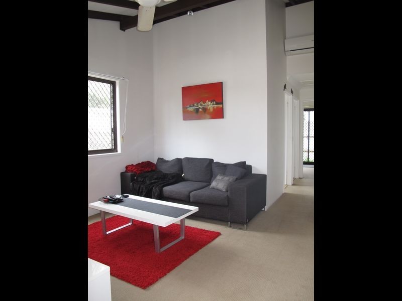 1/72 Dolphin Avenue, Mermaid Beach QLD 4218