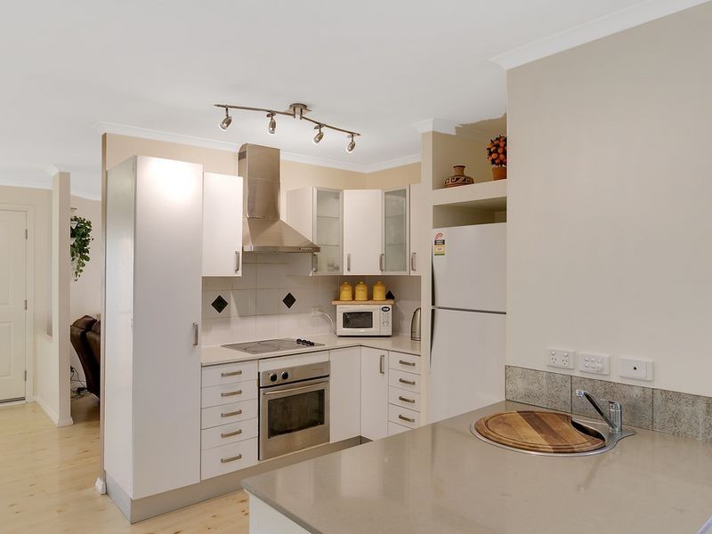 12 Avonbury Court, Carrara QLD 4211
