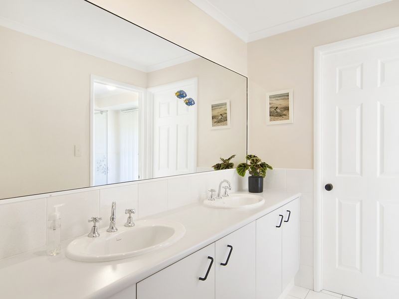3 Garvie Place, Highland Park QLD 4211
