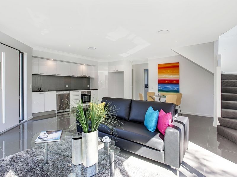 2/56 Nerang-Broadbeach Road, Nerang QLD 4211