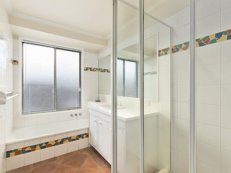 10 Burgundy Court, Highland Park QLD 4211