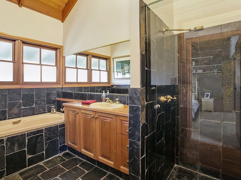 11 Oak Street, Nerang QLD 4211