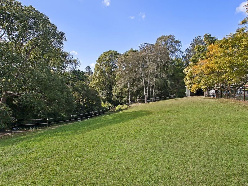 11 Oak Street, Nerang QLD 4211