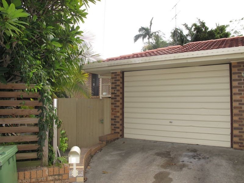 1/6 Tomkins Place, Southport QLD 4215