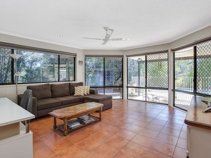 6 Lark Court, Carrara QLD 4211