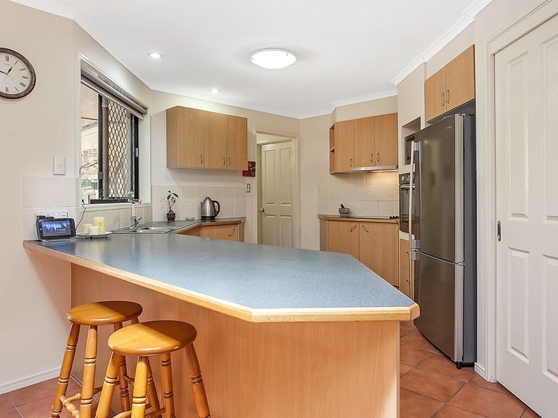 6 Lark Court, Carrara QLD 4211