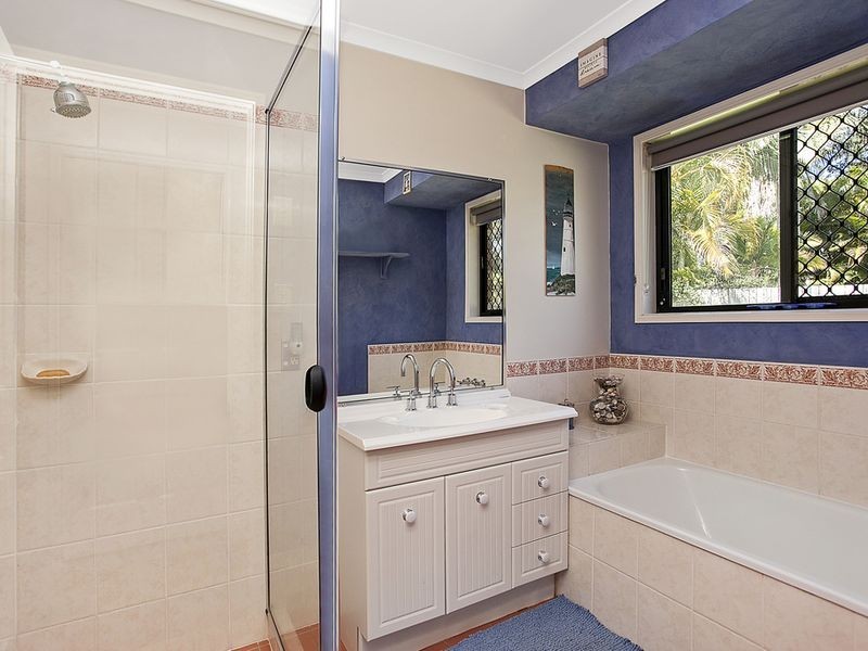 6 Lark Court, Carrara QLD 4211