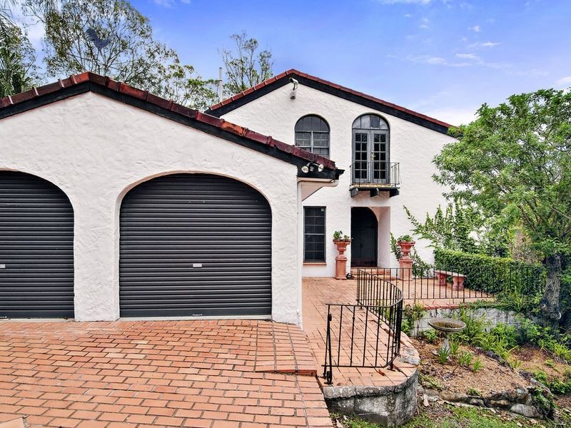 2 Bellview Crescent, Ashmore QLD 4214
