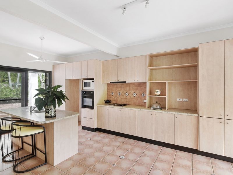 4 Bellview Crescent, Ashmore QLD 4214