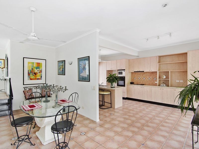 4 Bellview Crescent, Ashmore QLD 4214