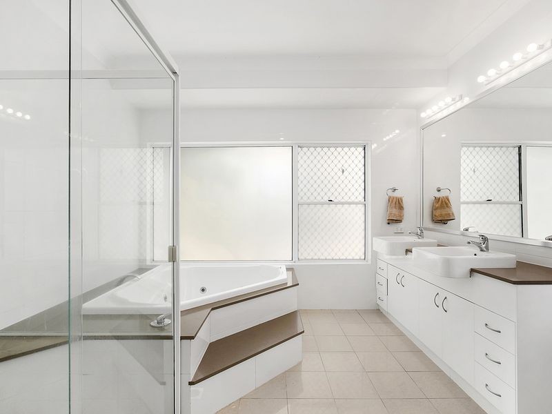 33 Teasdale Drive, Nerang QLD 4211