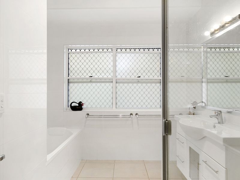 33 Teasdale Drive, Nerang QLD 4211