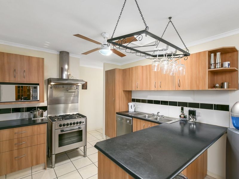 6 Issell Place, Highland Park QLD 4211